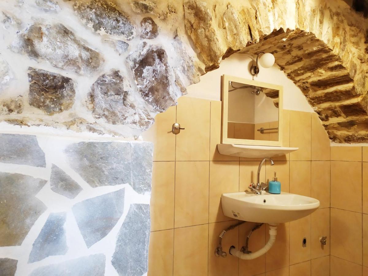 Traditional Family House, Ground Floor With Yard Koronos المظهر الخارجي الصورة