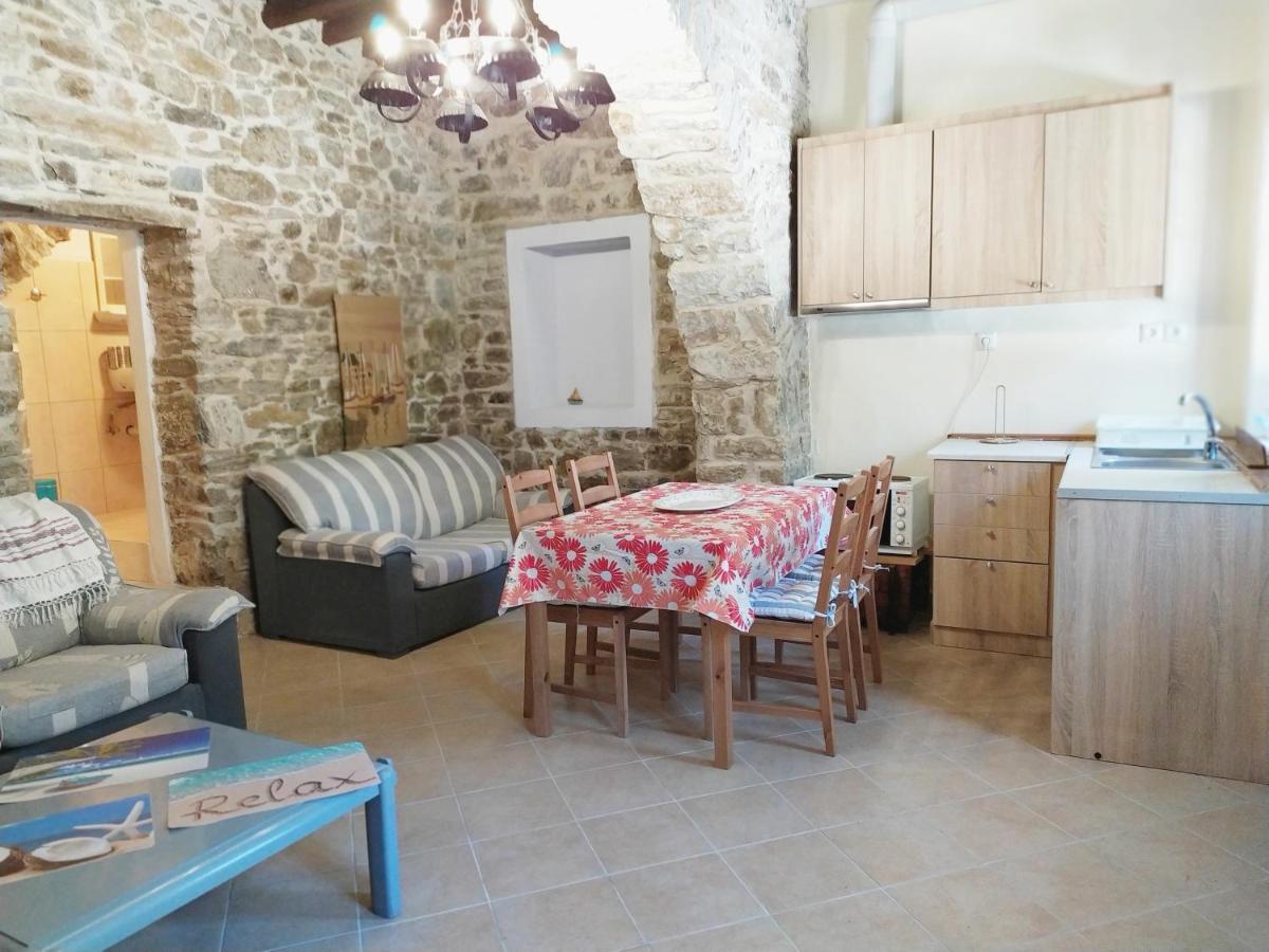 Traditional Family House, Ground Floor With Yard Koronos المظهر الخارجي الصورة