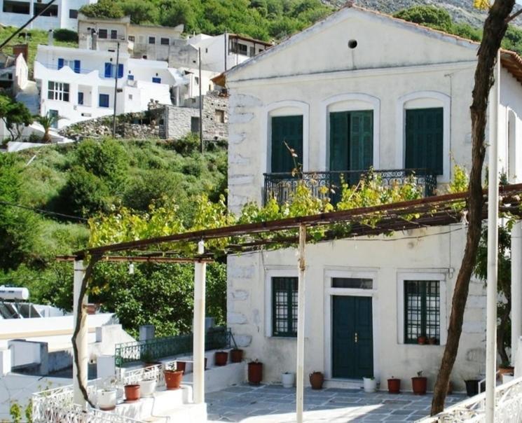 Traditional Family House, Ground Floor With Yard Koronos المظهر الخارجي الصورة