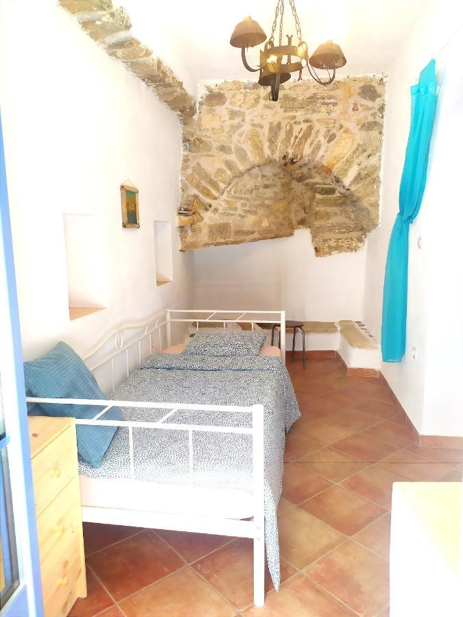 Traditional Family House, Ground Floor With Yard Koronos المظهر الخارجي الصورة